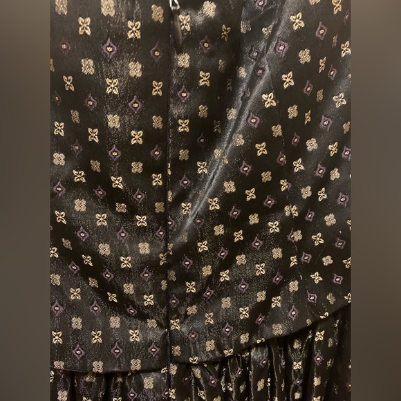Black gown with gold and purple details. - Picture 5 of 8